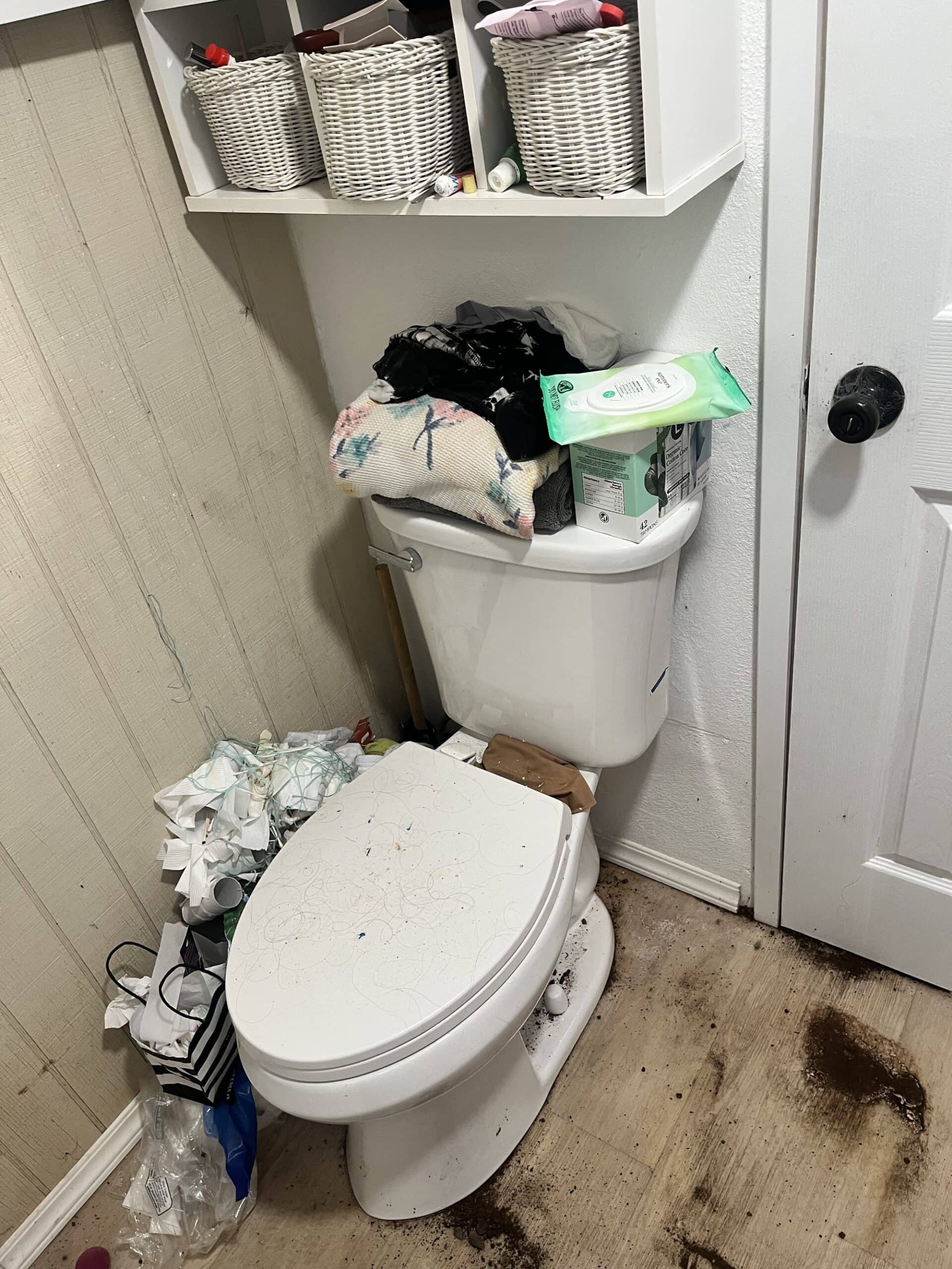 Before: dirty bathroom